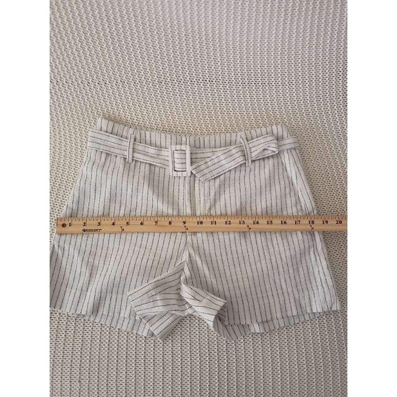 Banana Republic Pinstripe Belted High Rise Shorts White Black Size 4 W28 - Picture 9 of 10